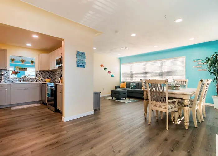Lovely Vacation Home 1 Block From Beach & Downtown Gulfport