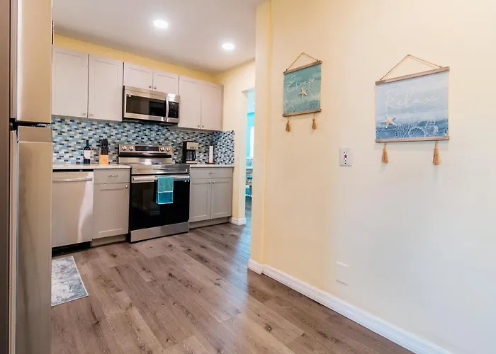 Lovely Vacation Home 1 Block From Beach & Downtown Gulfport